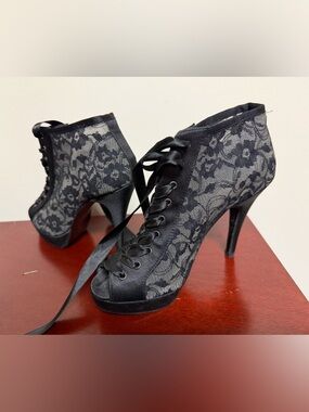 Stuart Weitzman Black Lace Ribbon Lace-Up Ankle Heels